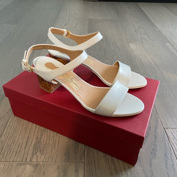 Salvatore Ferragamo Madison sandals - Picture 6 of 6